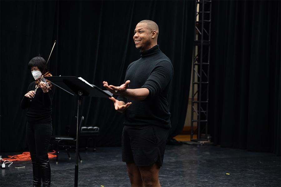 Performers singing and playing violin